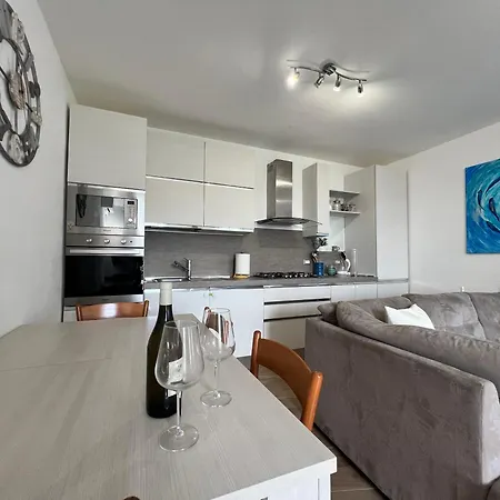 Welcome Riviera - Casa Maria Casa Indipendente In Collina Con Vista ,98 Gradini Per Raggiungerla A Scendere E Salire, Wi-fi Gratuito Incluso * San Martino di Noceto