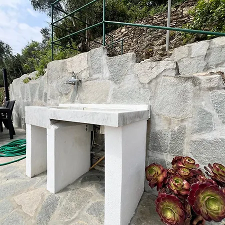 Welcome Riviera - Casa Maria Casa Indipendente In Collina Con Vista ,98 Gradini Per Raggiungerla A Scendere E Salire, Wi-fi Gratuito Incluso * San Martino di Noceto